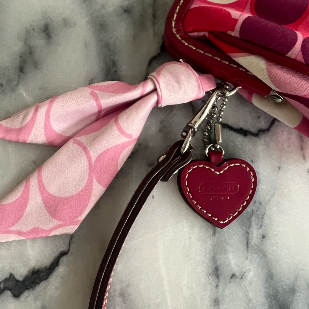 Vintage Satin Coach Wrislet Purse with heart Charm Women's Clutch - Picture 4 of 5